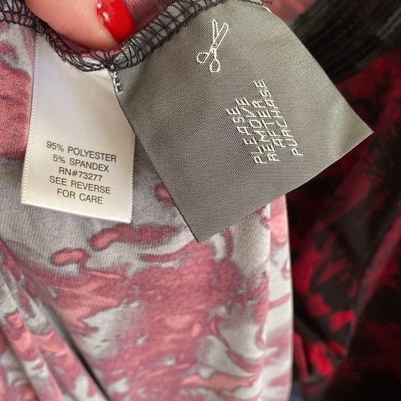 Red Flower Patterned Tunic Top Black Sequined  22” P2P 30” L Collarless Style - Picture 7 of 11